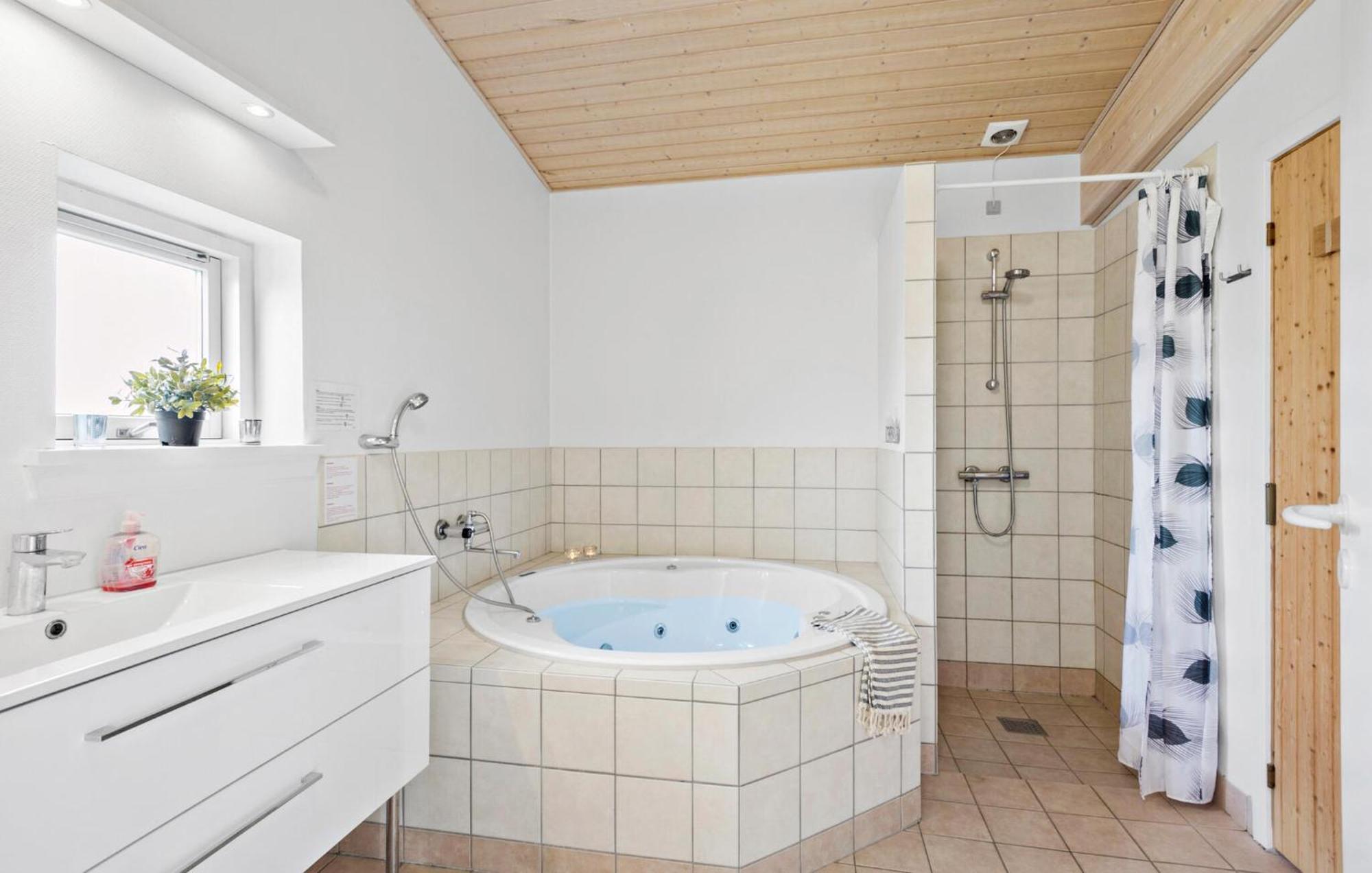 4 Bedroom Nice Home In Faaborg Ngoại thất bức ảnh